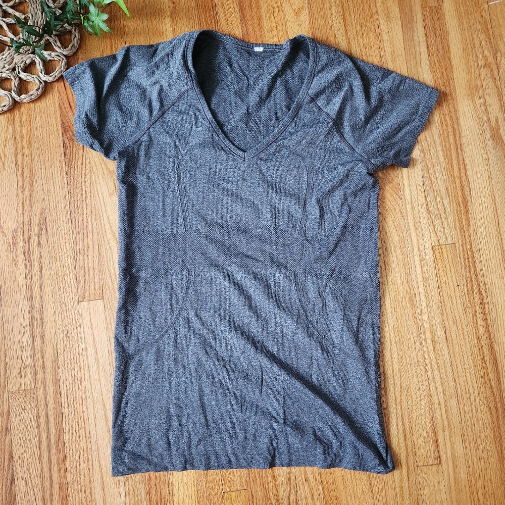 Lululemon Swiftly Tech Short Sleeve Size 10 V Neck